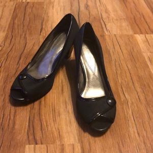 Naturalizer Peep toe button Black Leather Heels